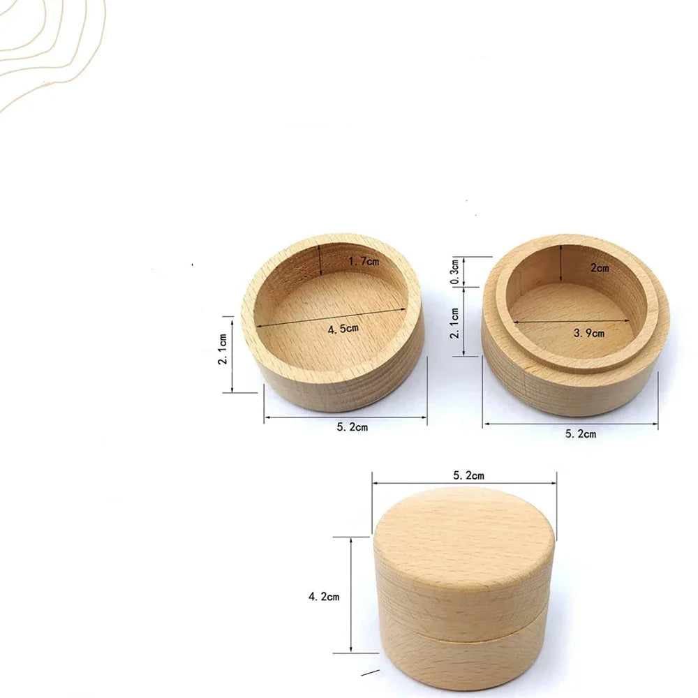 Natural wood milk tooth box with dimensions: 4.2cm height, 5.2cm width, and 3.9cm inner diameter.