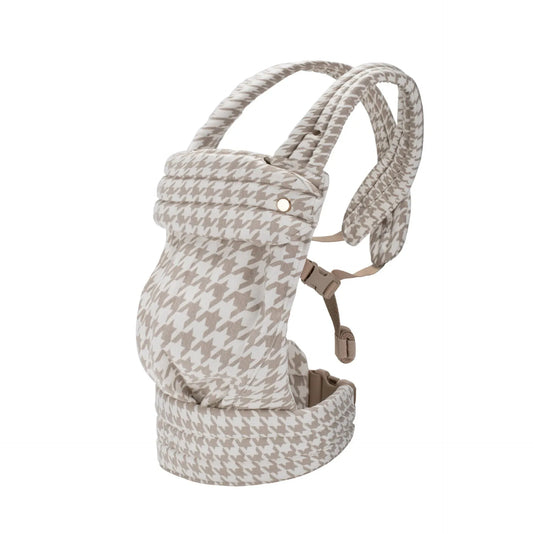 Ergonomic baby carrier in beige and white houndstooth pattern, with padded straps and breathable fabric.